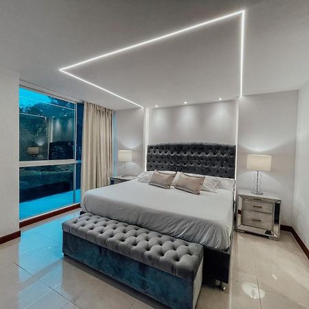 Luxury 1 Bedroom With Pool & Gym Close Provenza Medellin Bagian luar foto