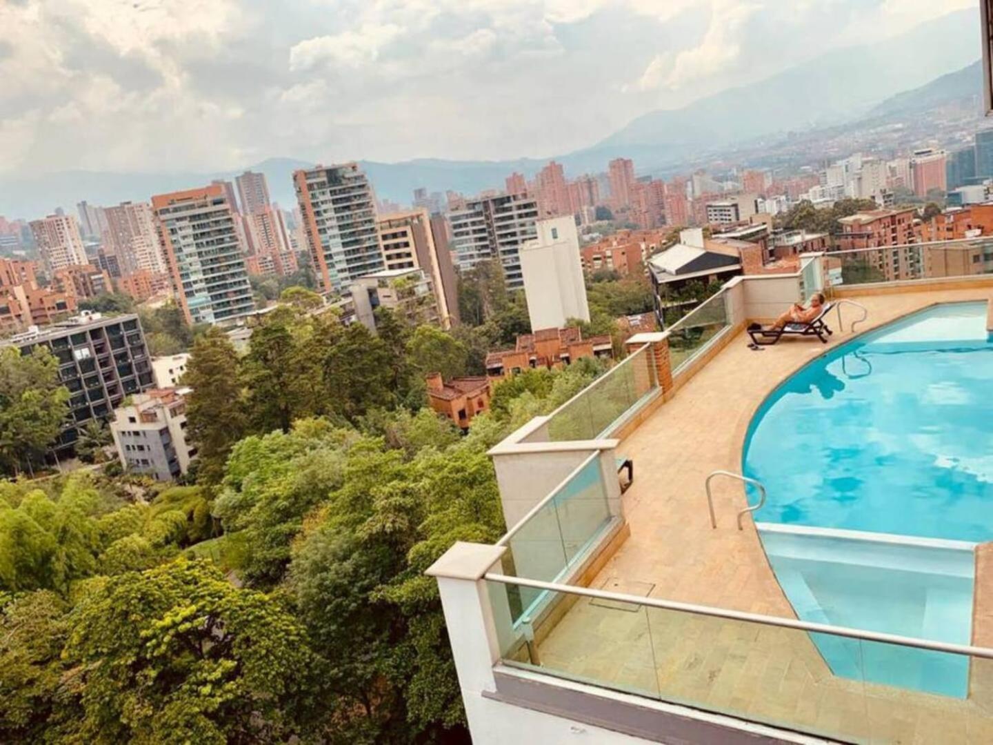 Luxury 1 Bedroom With Pool & Gym Close Provenza Medellin Bagian luar foto